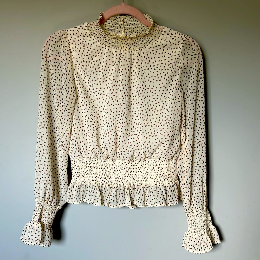 Very cute cropped blouse with elastic on waist and neck.